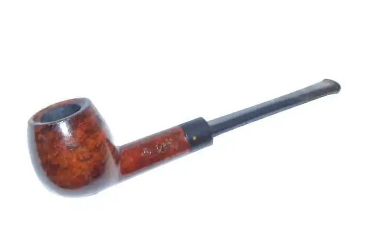 Fajka Amiral charakteryzuje się prostym, eleganckim kształtem typu Billiard.