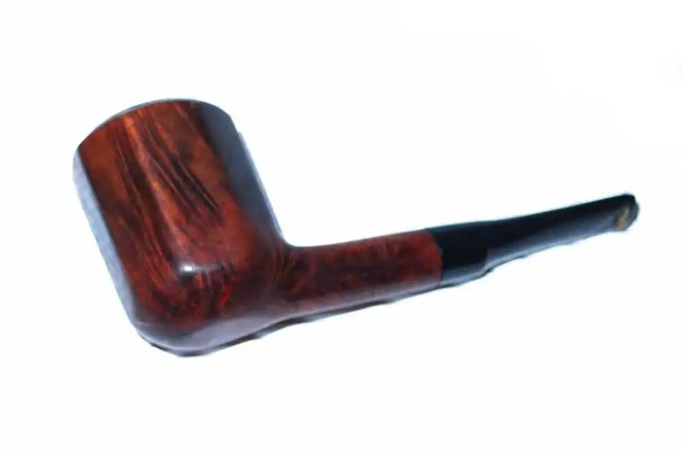 Fajka dzieło Tadeusza Polińskiego, cenionego mistrza fajkarskiego z Przemyśla, kolebki polskiego fajkarstwa, oznaczenia hand made i numer modelu 206.