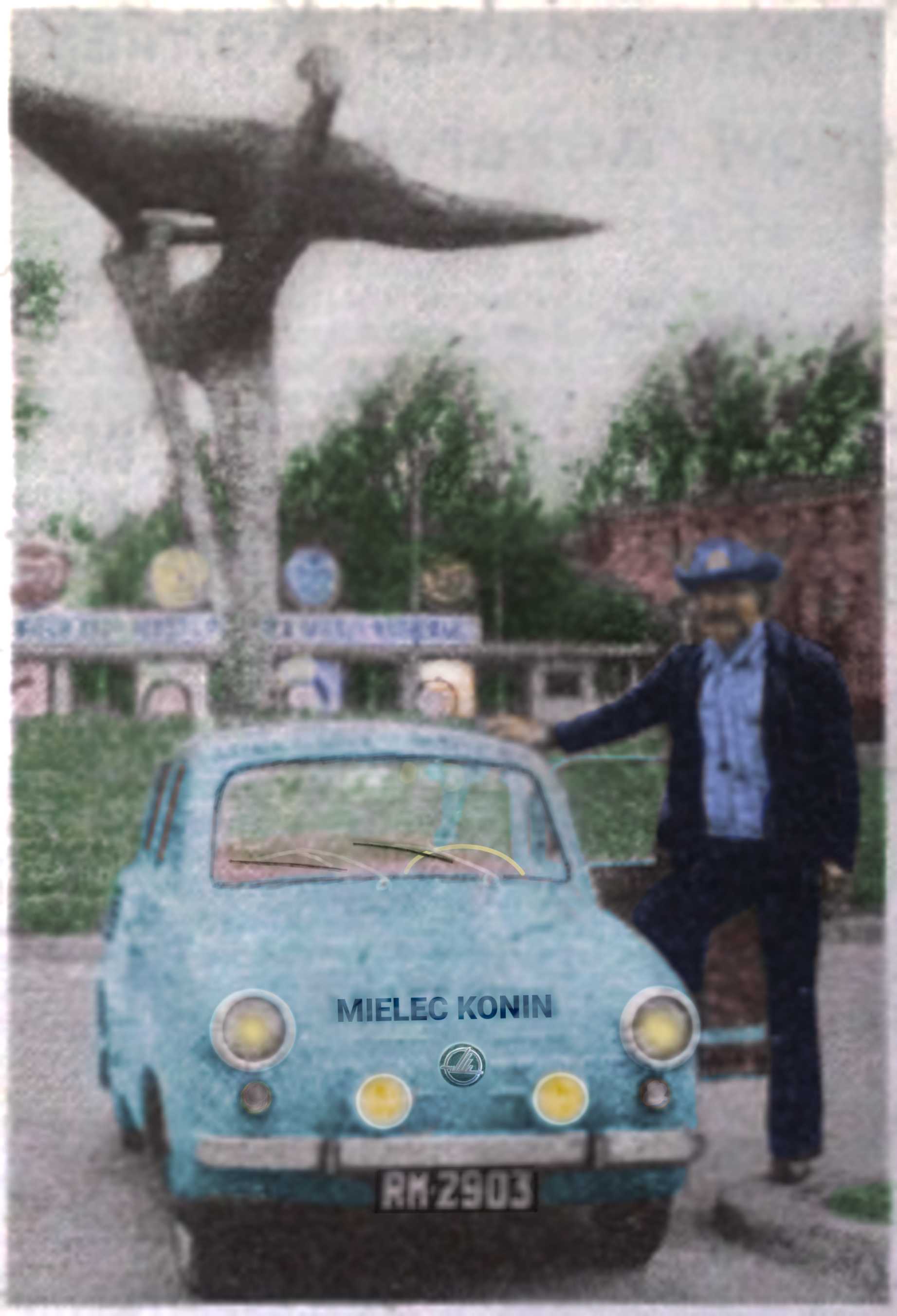 Józef Guła i jego Mister 77 przed głowną bramą WSK-PZL Mielec